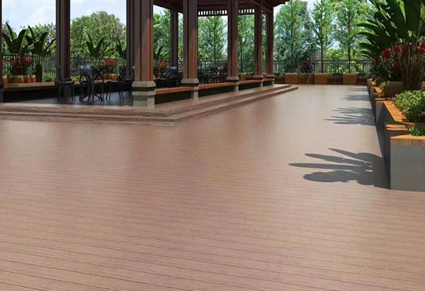 Installation de terrasse ext&eacute;rieure dans un espace ext&eacute;rieur pittoresque