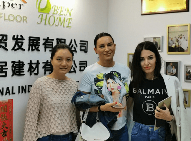 ลูกค้าสัมพันธ์: จับมือเพื่อปิดข้อตกลงกับลูกค้าที่มีความสุข