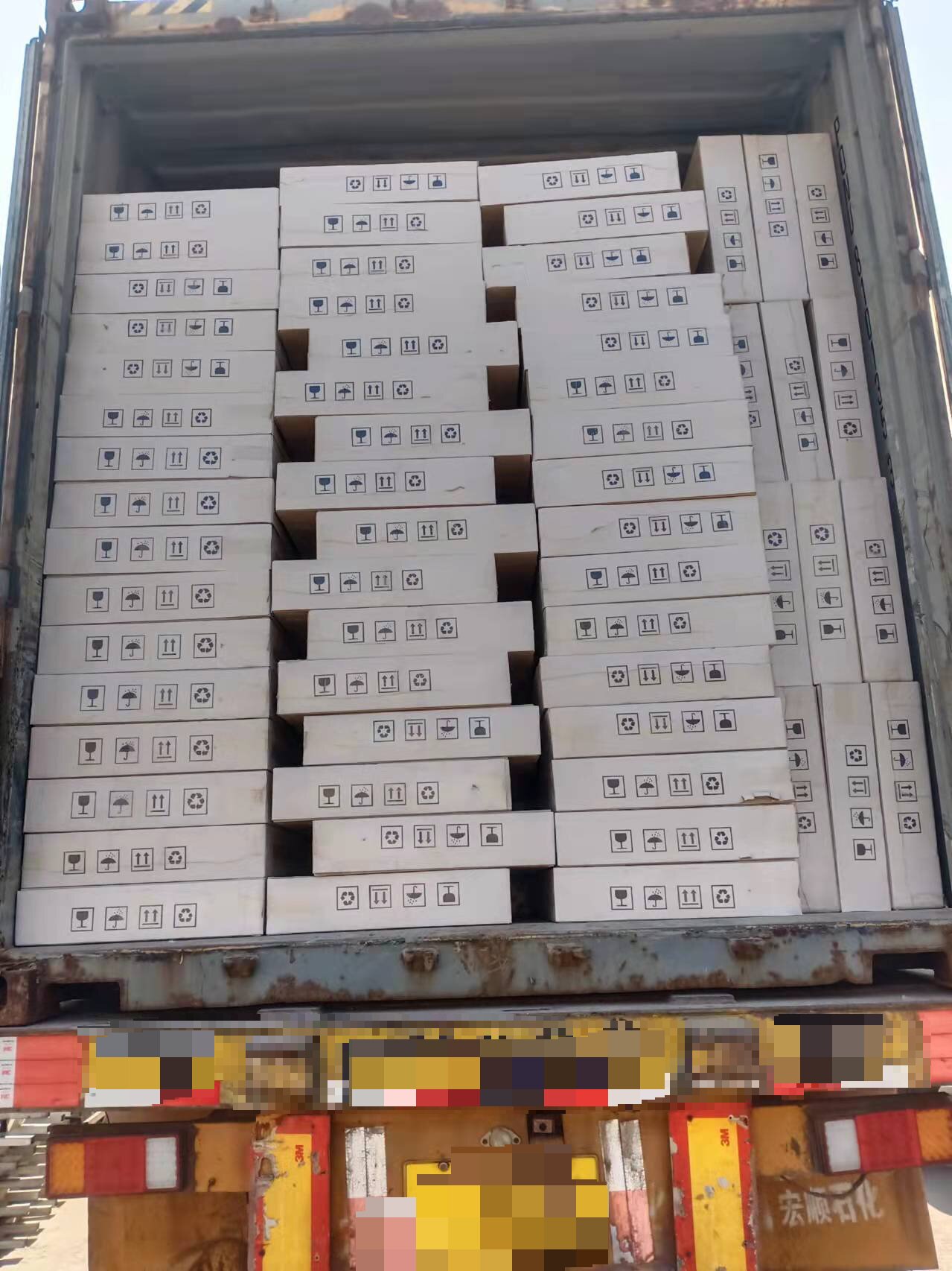 ក្បឿងពិដានជាតិសរសៃរ៉ែខ្មៅ