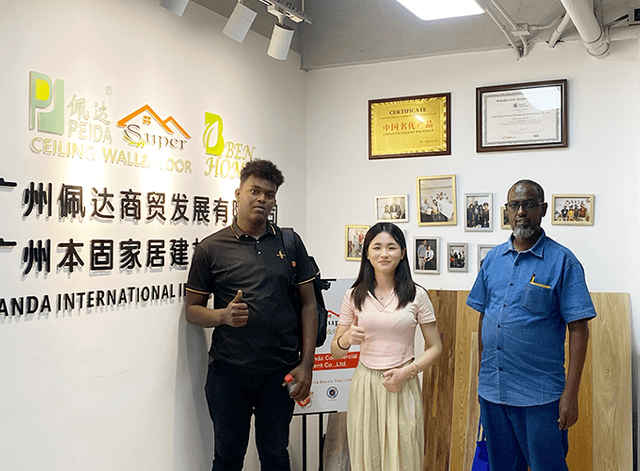 Perkongsian Perniagaan: Melibatkan Perbincangan dengan Pelanggan di Kilang